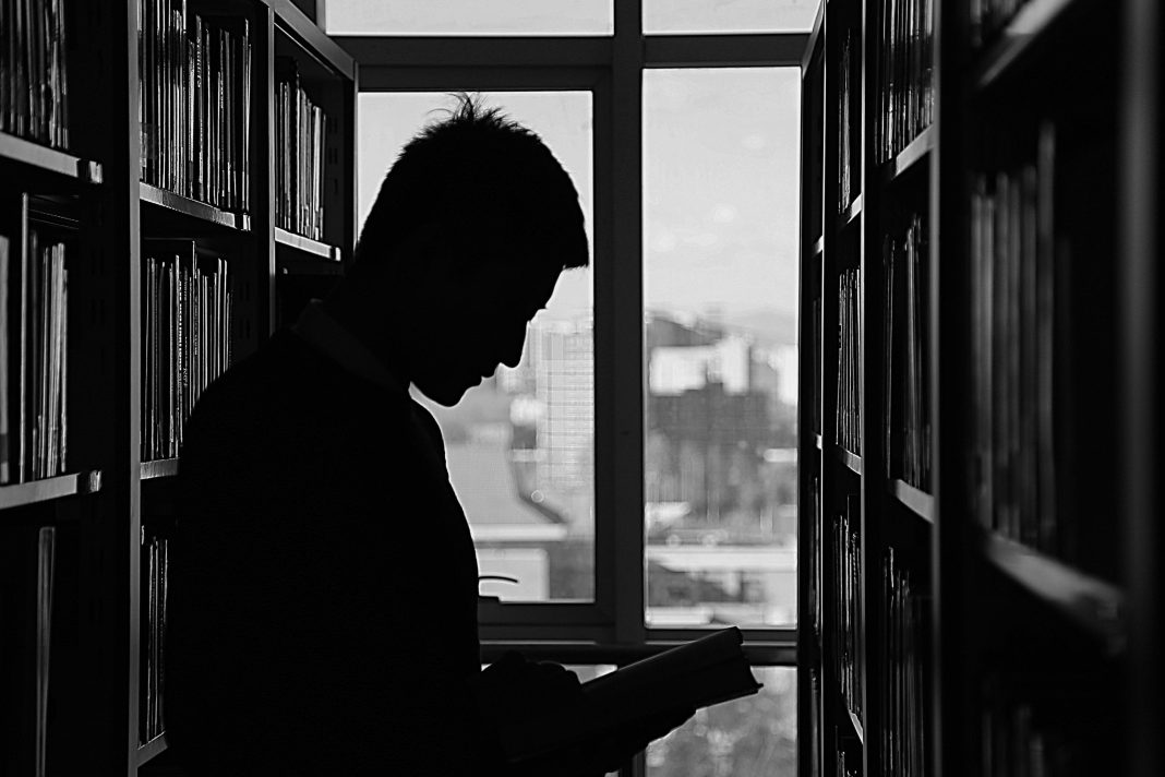 How to create a scholarship winning college application for your child