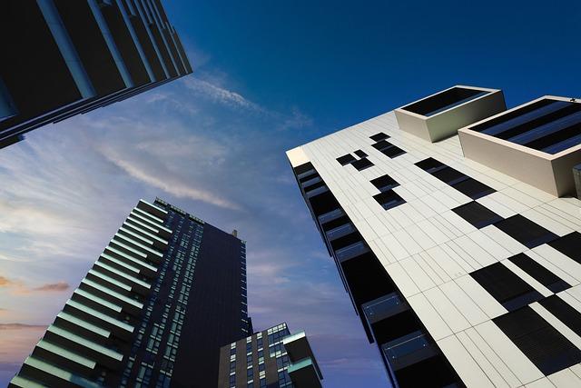 Understanding the Risks and Rewards of Real Estate Investment
