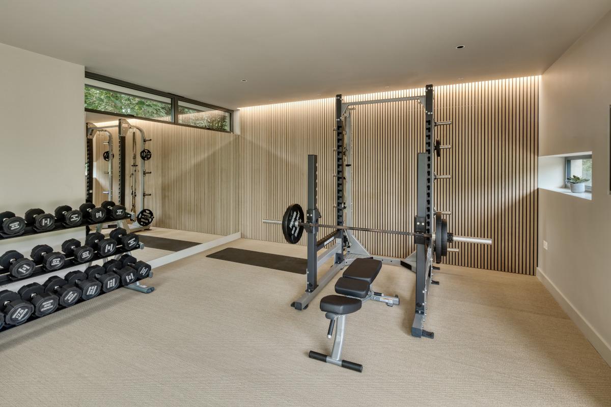 Creating a Seamless Blend of Elegance and Functionality in Your Home Gym